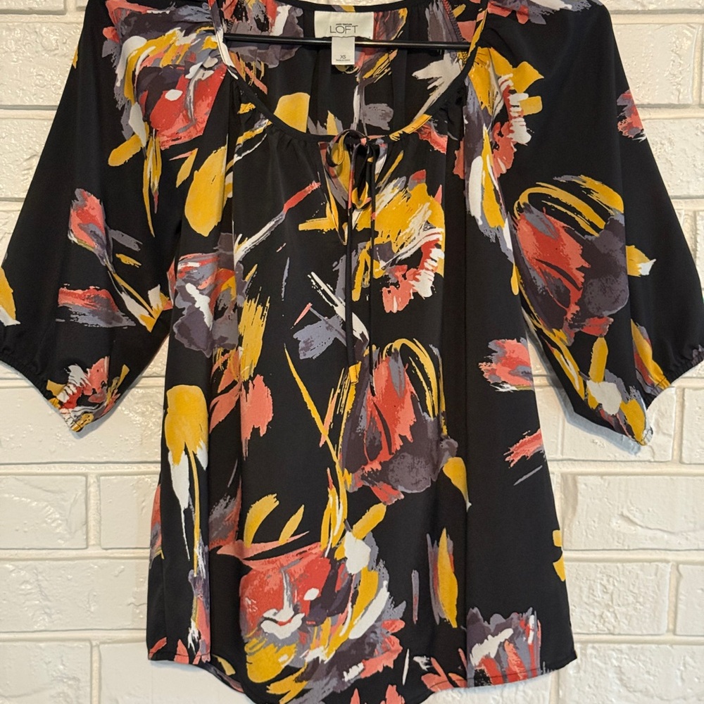 LOFT Women's Black Floral Top-
